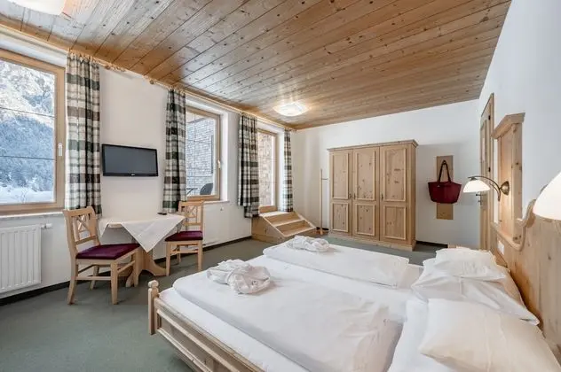 Gallery Tek Büyük Yataklı Oda