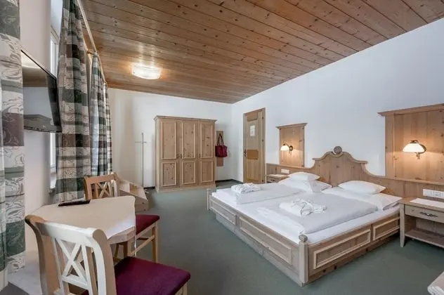 Gallery Tek Büyük Yataklı Oda