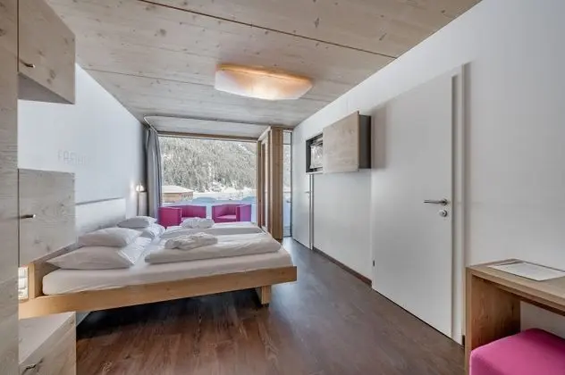 Luxury Tek Büyük Yataklı Oda