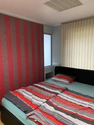 Tek Büyük veya İki Ayrı Yataklı Oda, Ortak Banyo