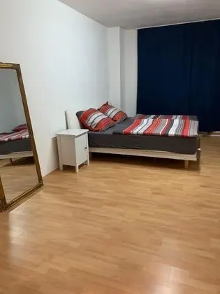 Tek Büyük veya İki Ayrı Yataklı Oda, Ortak Banyo