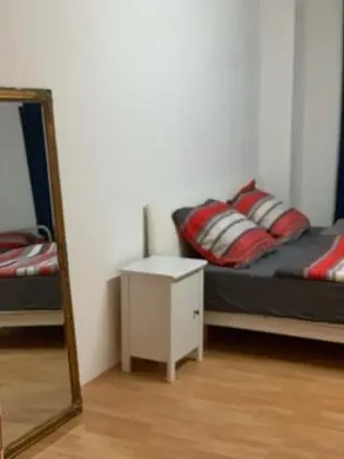 Tek Büyük veya İki Ayrı Yataklı Oda, Ortak Banyo