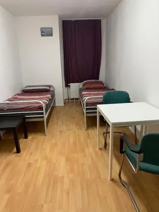 Tek Büyük veya İki Ayrı Yataklı Oda, Ortak Banyo