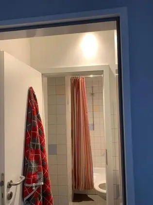 Tek Büyük veya İki Ayrı Yataklı Oda, Ortak Banyo