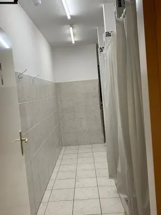 Tek Büyük veya İki Ayrı Yataklı Oda, Ortak Banyo