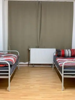 Üç Kişilik Oda, Ortak Banyo