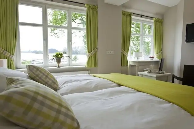 Büyük Yataklı Tek Kişilik Oda