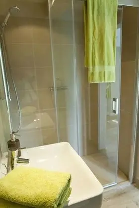 Büyük Yataklı Tek Kişilik Oda