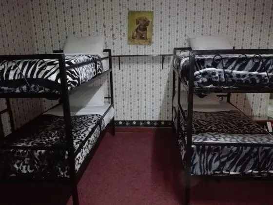 Ortak Ranzalı Oda, Sadece erkekler için, Ortak Banyo