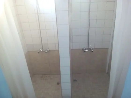Ortak Ranzalı Oda, Sadece erkekler için, Ortak Banyo