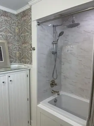 Standard Tek Büyük Yataklı Oda, Özel Banyo, Avlu Manzaralı (Sarah Suite)