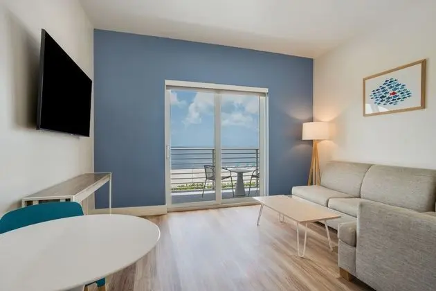 Oceanfront King Suite