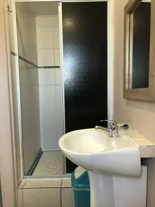 R43 en suite twin beds
