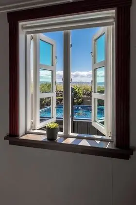 Family Room with Private Hot Tub and Sauna