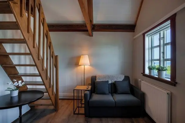 Family Room with Private Hot Tub and Sauna