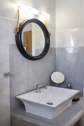 Standard Tek Büyük veya İki Ayrı Yataklı Oda, Kısmi Deniz Manzaralı