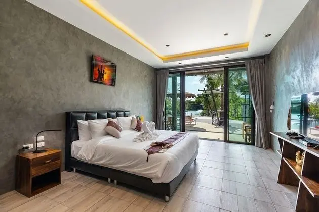 Luxury Tek Büyük veya İki Ayrı Yataklı Oda, 1 Yatak Odası, Havuz Manzaralı, Havuz Kenarı