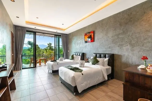 Luxury Tek Büyük veya İki Ayrı Yataklı Oda, 1 Yatak Odası, Havuz Manzaralı, Havuz Kenarı