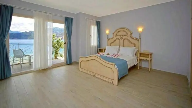 Comfort Oda, 1 Büyük (Queen) Boy Yatak, Deniz Manzaralı, Denize Sıfır