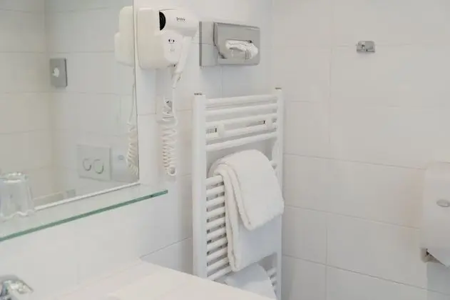 Exclusive Tek Büyük Yataklı Oda