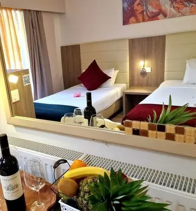 Comfort Üç Kişilik Oda, Balkon, Bahçe Manzaralı