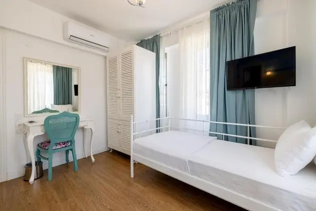 Standart Üç Kişilik Oda, Bahçe Manzaralı