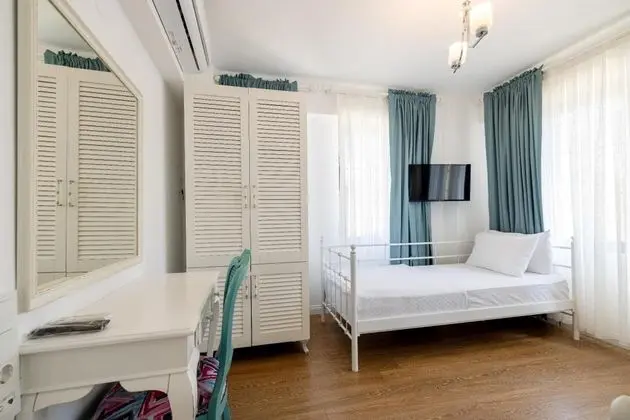 Standart Üç Kişilik Oda, Bahçe Manzaralı