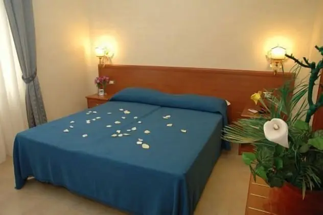 Üç Kişilik Oda