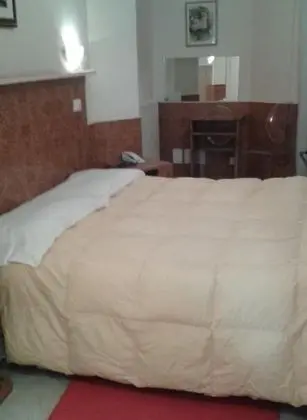 Üç Kişilik Oda
