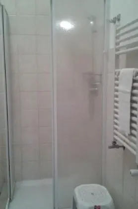 Üç Kişilik Oda