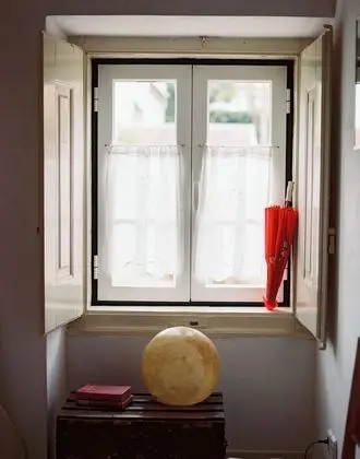 Tek Büyük Yataklı Oda, Ortak Banyo (Red Umbrella Room)