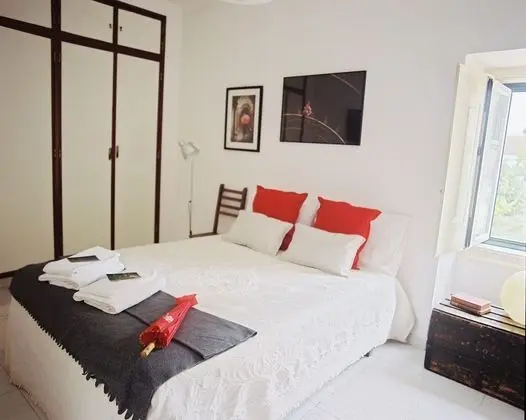 Tek Büyük Yataklı Oda, Ortak Banyo (Red Umbrella Room)