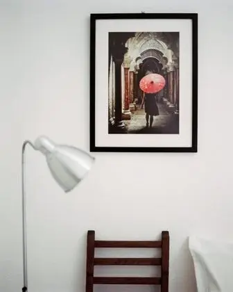 Tek Büyük Yataklı Oda, Ortak Banyo (Red Umbrella Room)