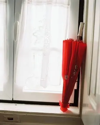 Tek Büyük Yataklı Oda, Ortak Banyo (Red Umbrella Room)