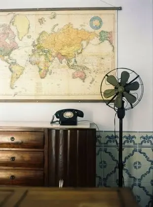 Tek Büyük Yataklı Oda, Ortak Banyo (Red Umbrella Room)