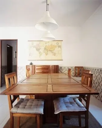 Tek Büyük Yataklı Oda, Ortak Banyo (Red Umbrella Room)