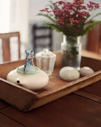 Tek Büyük Yataklı Oda, Ortak Banyo (Red Umbrella Room)