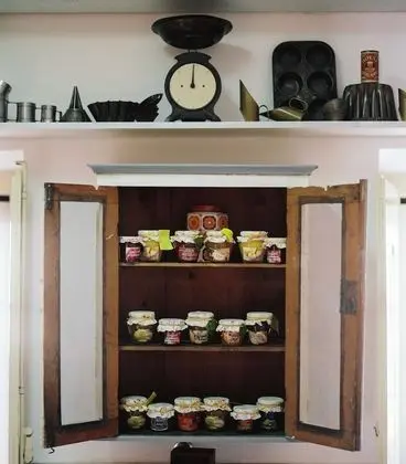 Tek Büyük Yataklı Oda, Ortak Banyo (Red Umbrella Room)