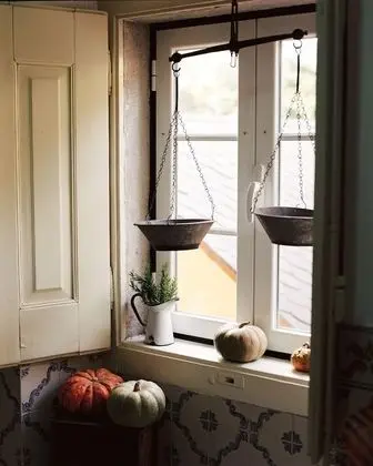 Tek Büyük Yataklı Oda, Ortak Banyo (Red Umbrella Room)