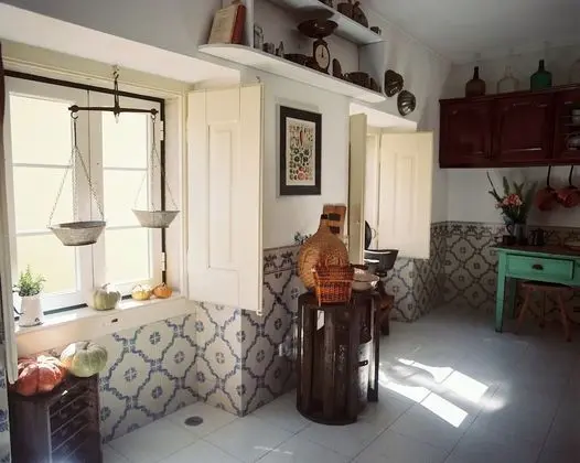 Tek Büyük Yataklı Oda, Ortak Banyo (Red Umbrella Room)