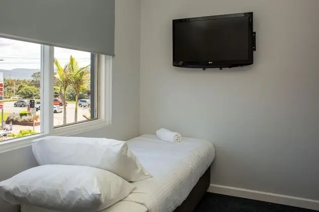 Single Room with Shared Bathroom