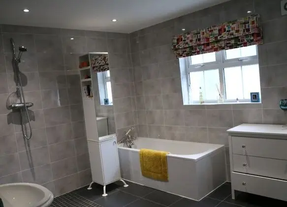 Tek Büyük Yataklı Oda, Ortak Banyo