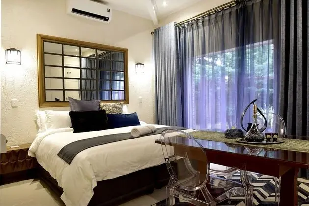 Luxury Oda