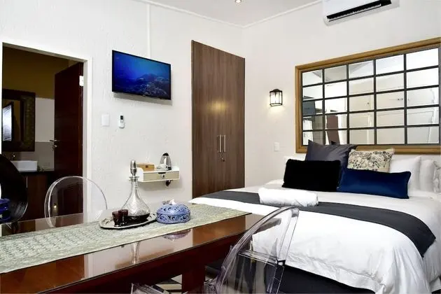 Luxury Oda