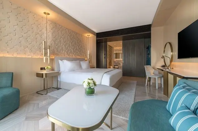 Luxury Oda