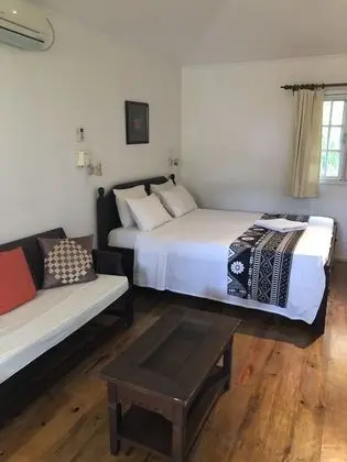 Tek Büyük Yataklı Oda, Küçük Mutfak (Garden View Bure)