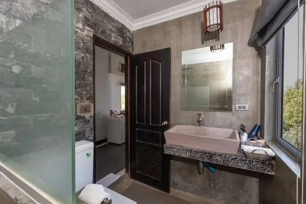 Deluxe Tek Büyük Yataklı Oda, Havuz Manzaralı