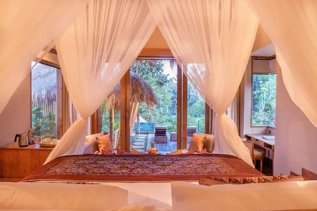 Signature Pool Suite and Meditation