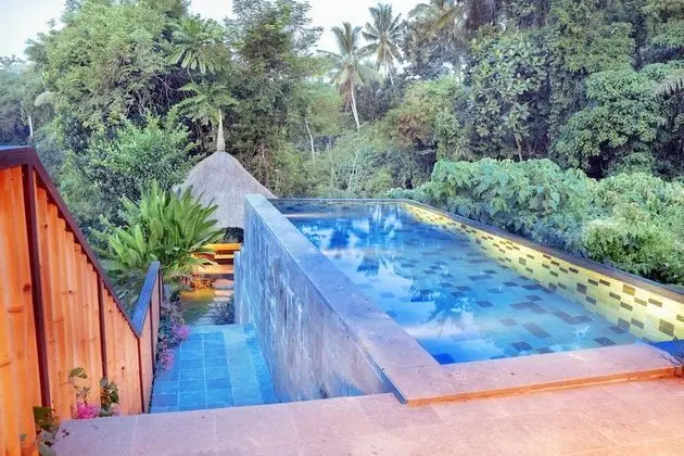 Signature Pool Suite and Meditation