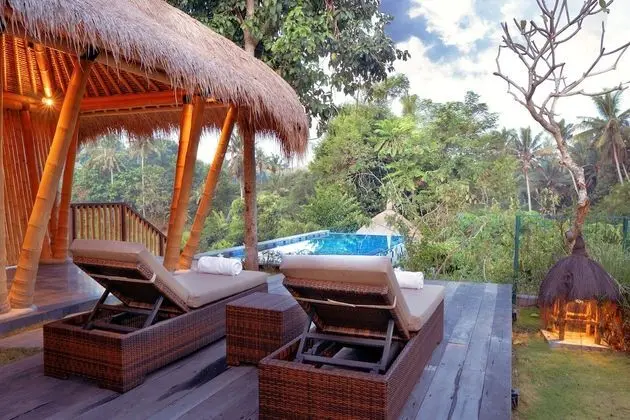 Signature Pool Suite and Meditation